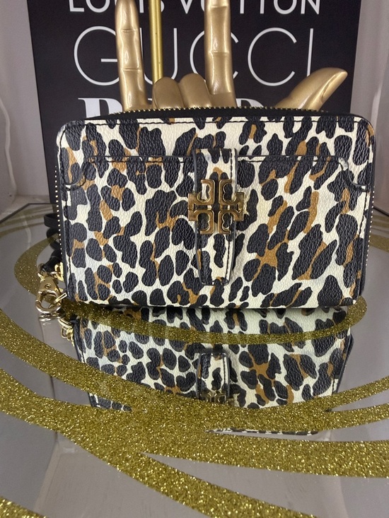 Tory Burch Handbags - Tory Burch Leopard Print Wrislet Wallet in Black, White & Brown